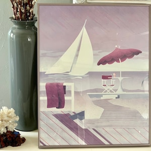 Lámina enmarcada vintage: Sillón en cubierta con cóctel, playa y velero. Lámina vintage, arte vintage, litografía en EE. UU., 1986, "Bahía Oscura".