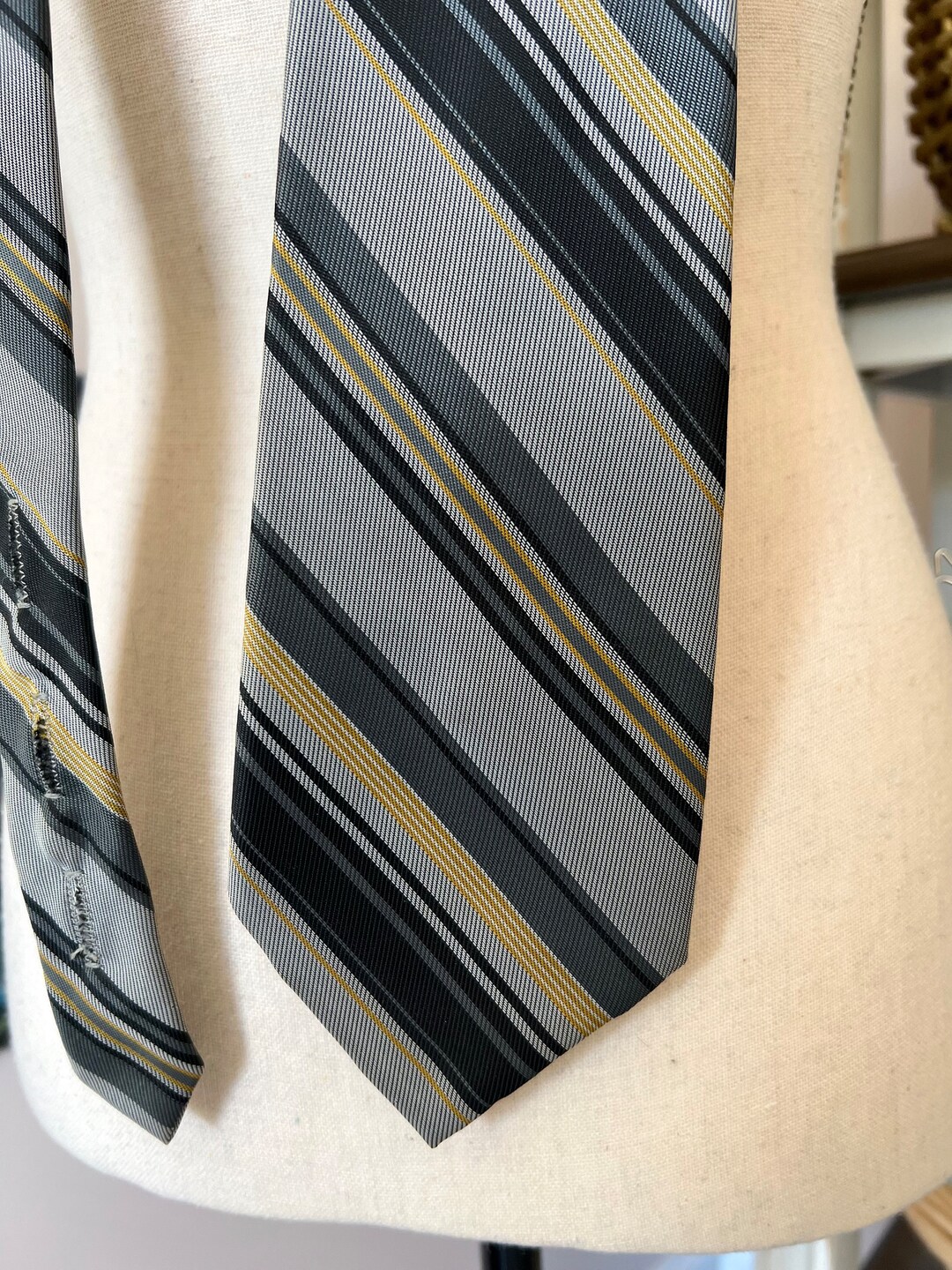 Necktie, Vintage Men's Necktie With Bold Stripe Design, Vintage Preppy