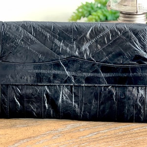 Clutch, Vintage Clutch in Faux Patent Leather, Retro 80s Purse, Vintage Purse, Vintage Accessory, 80s Fashion, Vintage Handbag