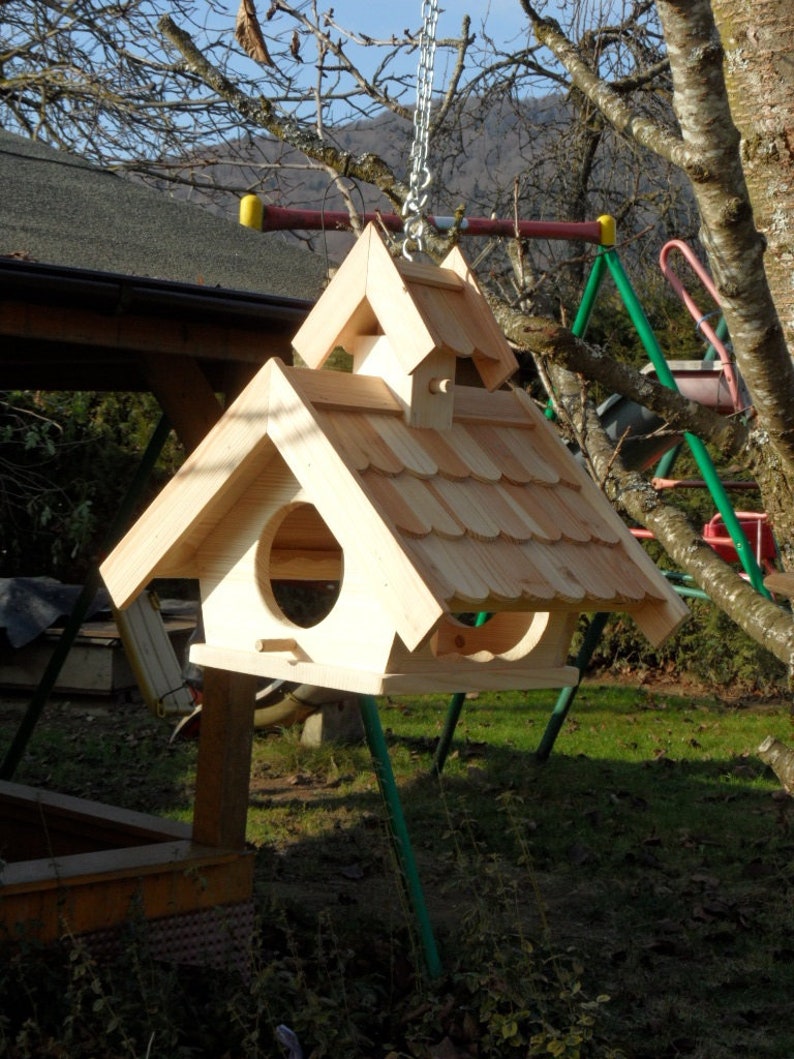 Witterungsbeständig Imprägniertes Vogelhaus Futterhaus Lärchenholz Futterhäuschen mit Futtersilo zum Hängen und Stellen Bild 8