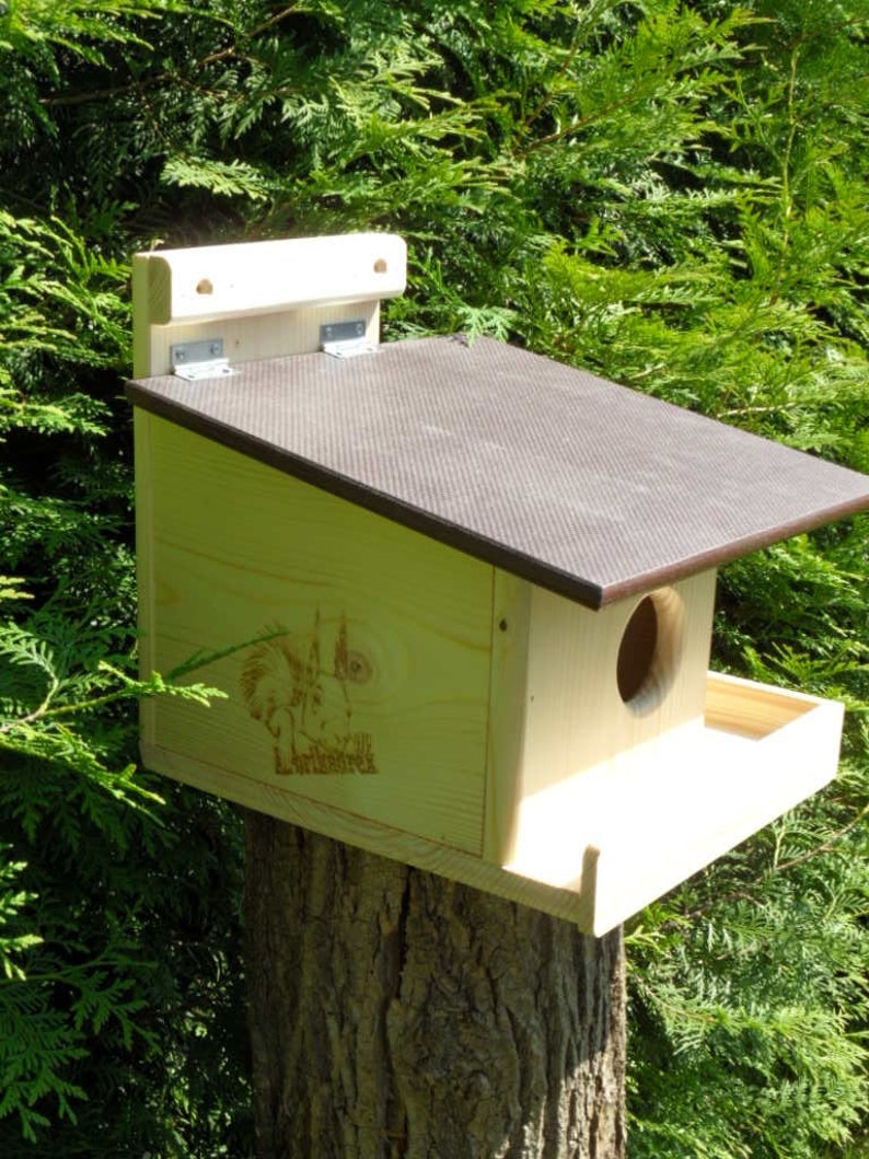 Squirrel sleeping house Kobel feeding house Squirrel Kobel made of spruce wood, handmade in Lower Bavaria. Roof water-resistant screen printing panel image 3