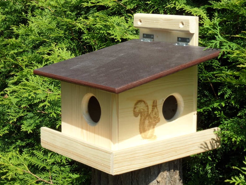 Squirrel sleeping house Kobel feeding house Squirrel Kobel made of spruce wood, handmade in Lower Bavaria. Roof water-resistant screen printing panel image 1