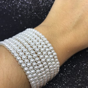 White Pearl glass bracelet, memory wire bracelet, women bracelet, Brides bracelet, Bridesmaid bracelet, gift for her, gift ideas