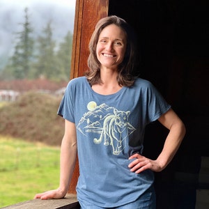 Mountain Lion Design Relaxed Fit T-shirt
