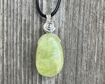 Prehnite Necklace for Intuition, Divination and Communication.