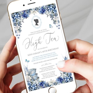 Invito mobile per il tè pomeridiano con fiori blu e bianchi, cammeo in stile Bridgerton, farfalle, teiera, modello DIGITALE MODIFICABILE CORJL