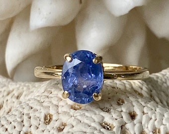 App. 1.50 quilate Oval AA Tanzanite set in 14K Yellow Gold Ring