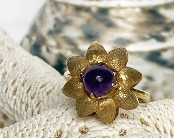 Retro Flower Ring with Deep Purple Amethyst Cabochon Center Stone in 18k Yellow Gold