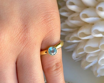 Blue Zircon Solitaire Vintage Ring set in 18k Yellow Gold Band