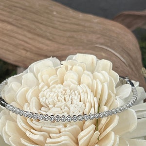 18k White Gold Hinged Bangle with 0.32ctw of Natural Round Brilliant Diamonds