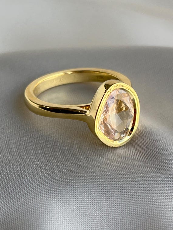 18k Yellow Gold Ring with 1.85 carat Natural Sapphire Fine Jewelry