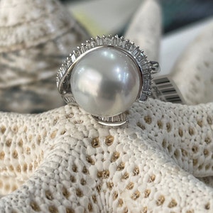 13mm white South Sea Pearl Ring app. 0.60ctw baguette diamonds 18k white gold
