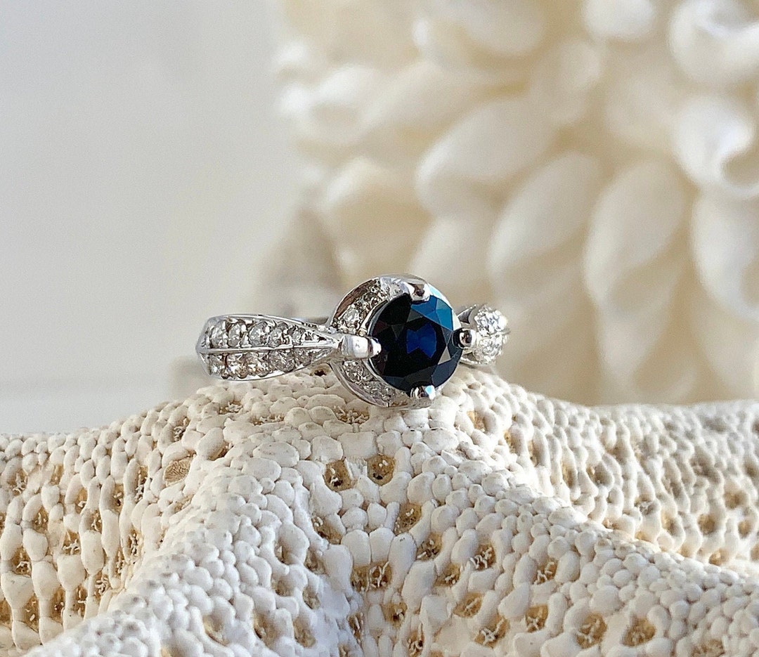 Natural Blue Round Sapphire in Real Diamond Halo Ring/platinum - Etsy