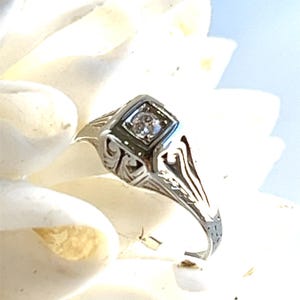 Vintage 0.08ct Diamond 18K White Gold Ring size 5.5
