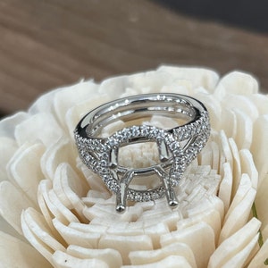 Platinum Split Halo Semi-Mount Ring with 0.38ctw Natural Round Brilliant Diamonds - for Center Stones 7-9mm