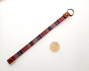 Pulsera de tela Supernatural ME VEO BIEN Sam Winchester, hecha de cuadros con precisión de pantalla. Tamaño 7.75", cierre de anilla S.