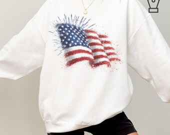 Sudadera con fuegos artificiales y bandera de EE. UU. para el 4 de julio.