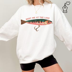 Lake Life Sweatshirt: Cozy Cotton-Blend Crewneck for Campers & Travelers