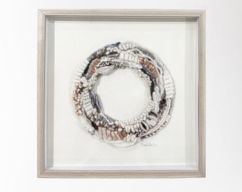 EPÍTETO - Arte enmarcado en fieltro. Textil orgánico en tonos tierra naturales. Decoración de pared con fieltrado húmedo y agujado.