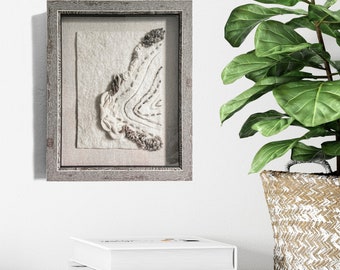 PRE-ORDEN - SÓRITES - Arte enmarcado en fieltro. Textiles orgánicos en colores de lana natural. Decoración de pared en fieltro húmedo y agujado.