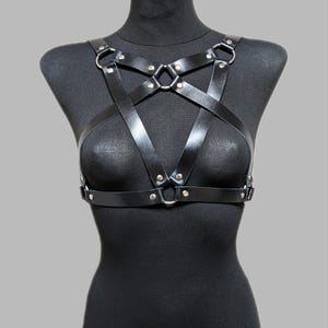 Valentinstag Geschenk Hexe Pentagramm Harness Leder Brust Büste BH Top Weibliche Gürtel Körper Fetisch Bondage Zubehör für Frau Frau