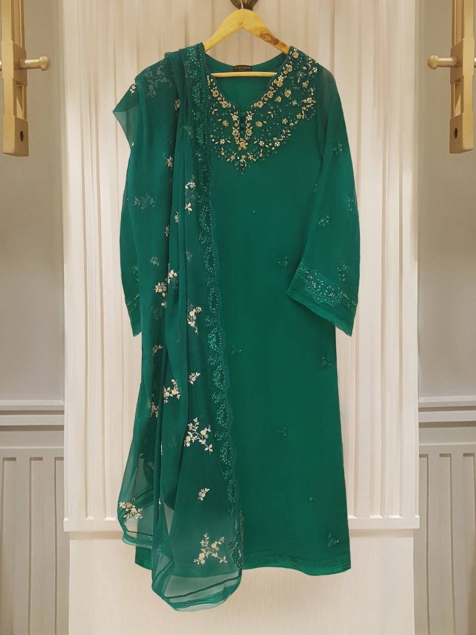green emerald velvet dress Magna Emerald main image 1