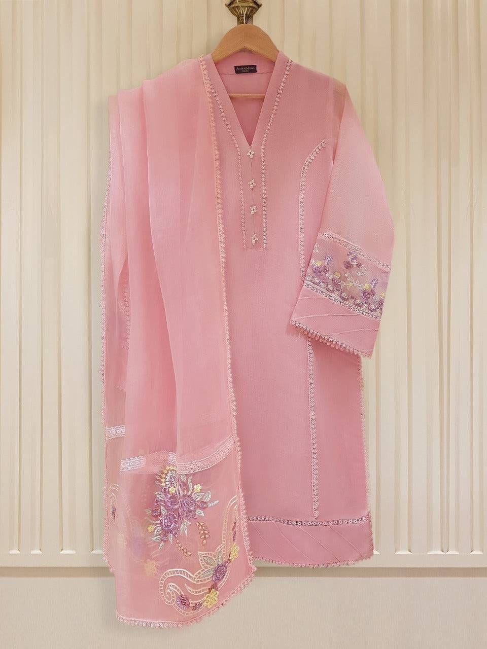 agha noor pink dress Sehar stuns in the #AghaNoor pleated kaftan, you can pre order this look on www.aghanoorbridal.com
