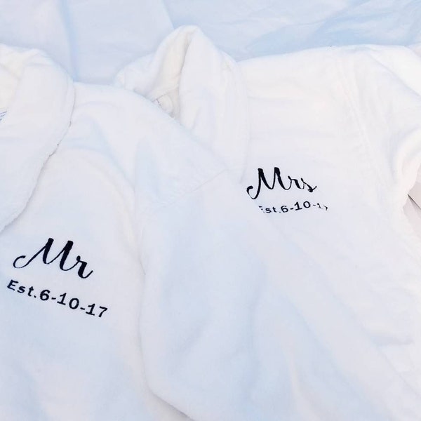 Couple Robes Personalized Robes Couples Gift 2 Robes Mr and Mrs Monogramed Personalized Matching Couples plush Robes Set of 2