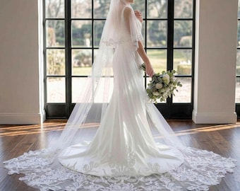 Cathedral Lace Veil 110 display picture 1
