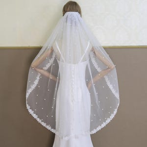 Handmade Ivory Pearl Fingertip Wedding Veil: Rose Lace Bridal Veil