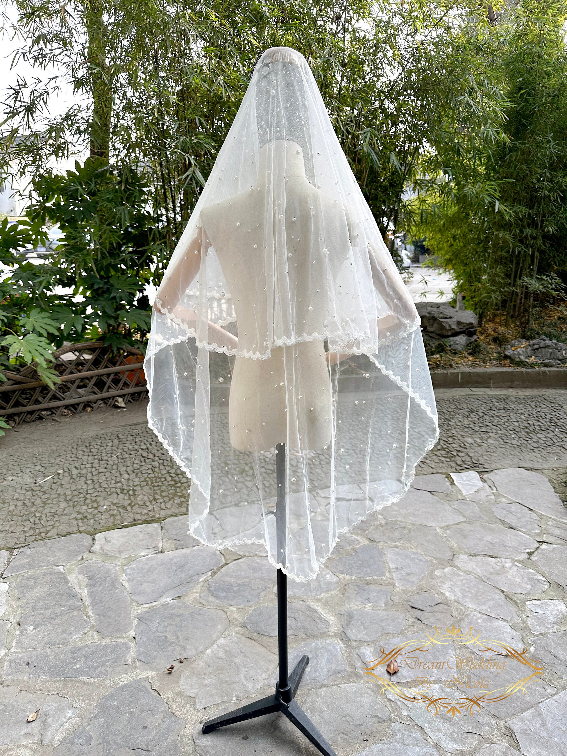 Pearl Scattered Wedding Veil: Lace Edge, Fingertip Length - Etsy