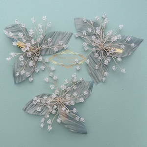Horquilla de boda floral hecha a mano: accesorio nupcial con flores de seda y cristal