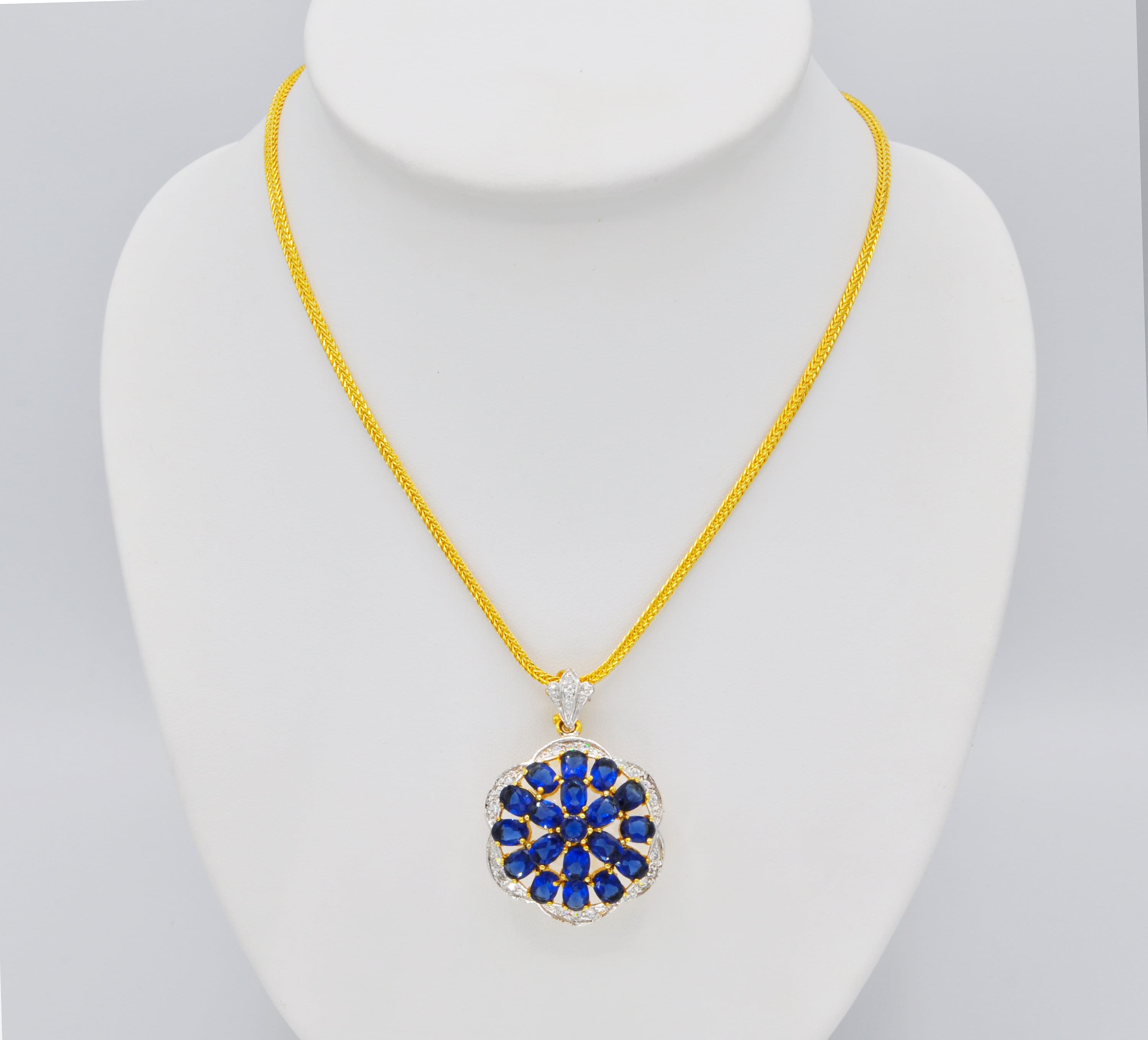 Pendentif Fleur En Pierres Bleues Plaqué Or - Bijou Occasion, Style Floral élégant