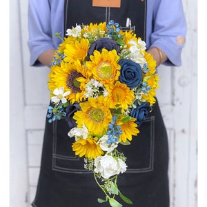 Sunflower and Navy Blue Bridal Bouquet, Sunflower Wedding Bouquet, Navy Blue Bouquet, Boho Wedding Bouquet
