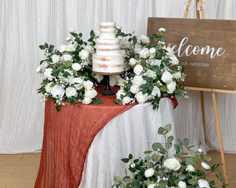 White Rose and Baby's Breath Cake Flowers: Classic Wedding Cake Table Decor