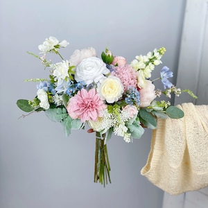 Rosa & Blauer Brautstrauß, Boho Hochzeitsstrauß, Hochzeit Blumenstrauß, Design in Rose, Ranunkel, Hortensie, Pfingstrose, Dahlie, Wildblumen