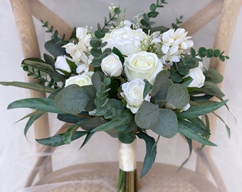 Ramo de novia de rosa blanca, ramo de peonía blanca de boda clásica, ramo de flores boho rústico, diseño en rosa, peonía y eucalipto