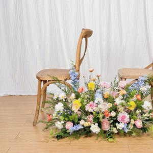 Fiori di campo pastello per navate, decorazioni per matrimoni a tema fiori di campo, decorazioni per navate, fiori da pavimento, fiori da mensola, fiori da terra