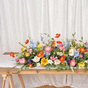 Runner da tavolo con fiori di campo, decorazione per camino, decorazione per tavolo con fiori di campo, centrotavola per matrimonio, decorazione per tavolo degli innamorati, addio al nubilato