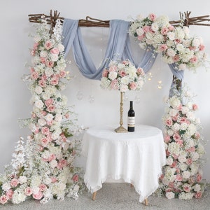 Arco di fiori rosa bianco e polveroso per matrimonio, angolo di matrimonio rosa per arco, sfondo per matrimonio con il respiro del bambino, fiori per gazebo pergolato