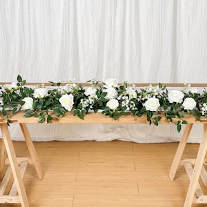 Runner con fiori di rosa e gypsophila, decorazione per camino, decorazione per tavolo principale, centrotavola per matrimonio, decorazione per tavolo da sposa, runner con ghirlanda