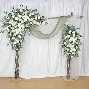 Arco nuziale con rose bianche, margherite, peonie, ortensie e salvia, fiori per angoli nuziali, fondali nuziali, fiori per gazebo