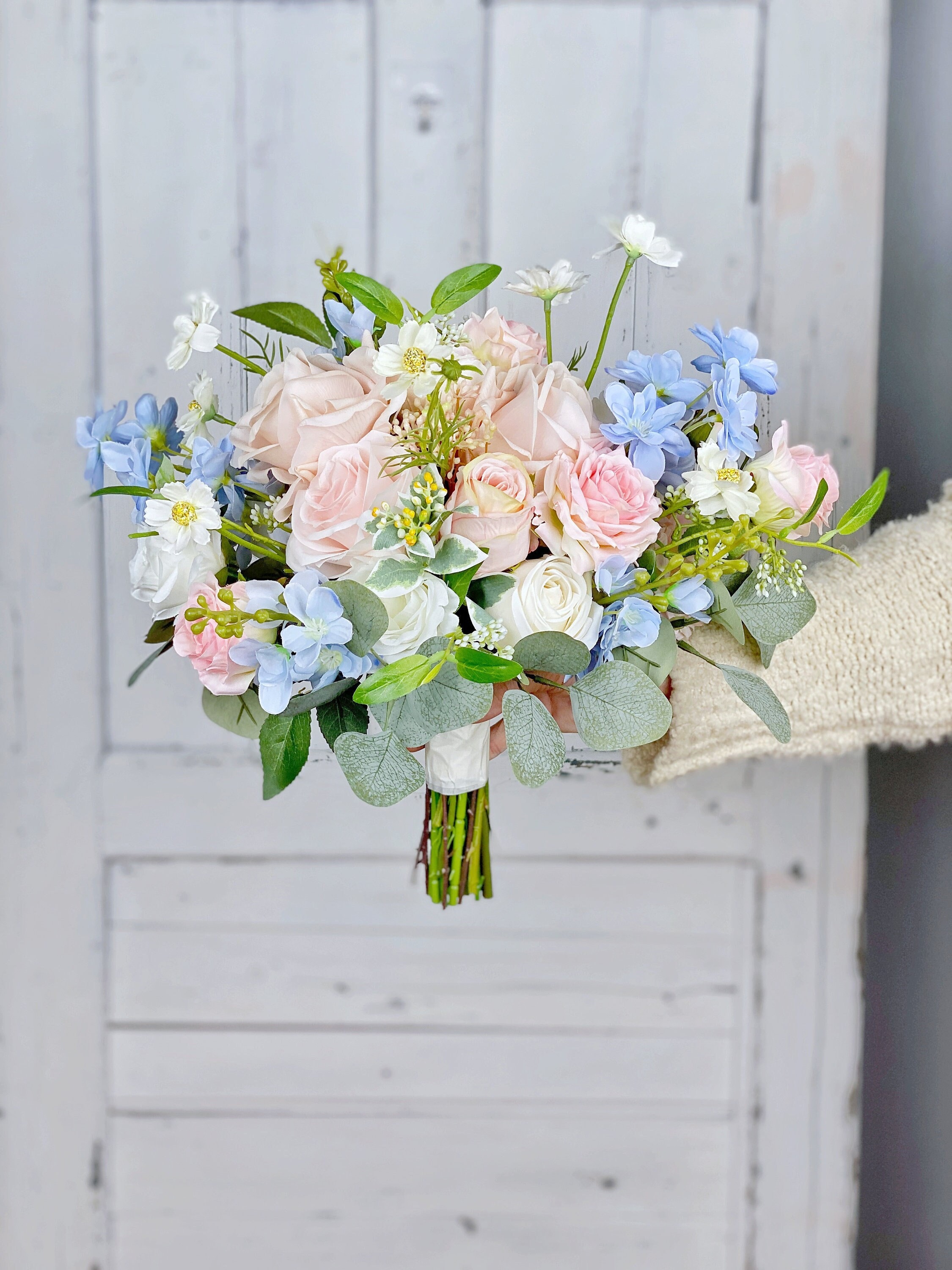 Ramo de novia bohemio, ramo de novia en rosa ruborizado y azul claro, ramo  de flores para boda, diseño en rosa, margarita y delphinium - Etsy México, image size:2250x3000