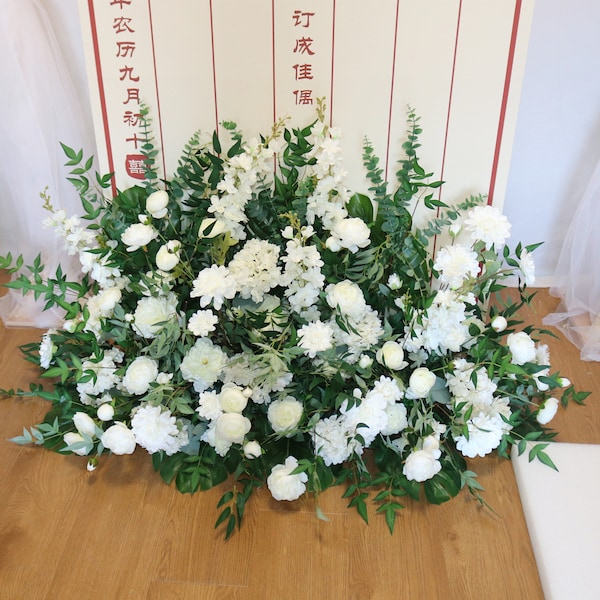 Flores blancas y verdes del pasillo de la boda, flor del arco de la boda, telón de fondo de la boda, flores del mirador, hecho con rosa, peonías y dalia