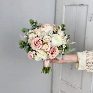 MGDMerciGarden Dusty Rose Pink Brautstrauß, klassischer Hochzeitsstrauß, rustikaler Boho Blumenstrauß, Design in Rose und Pfingstrose