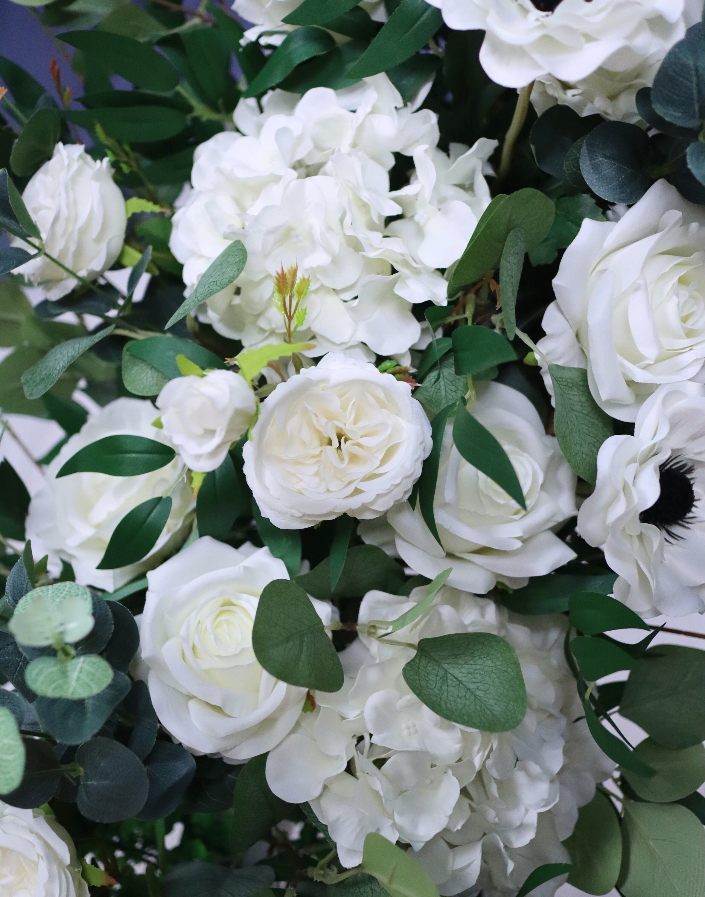 ウェディングアーチフラワー2個の白い牡丹の花飾り薄手のドレープ椅子アーバー結婚式 ウェディングアーチフラワー2個の白い牡丹の花飾り薄手の