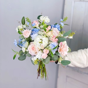 Boho Brautstrauß, Brautstrauß in Rosa und Blau, Hochzeitsstrauß, Hochzeit Blumenstrauß, Design in Rose, Ranunkel und Delphinium