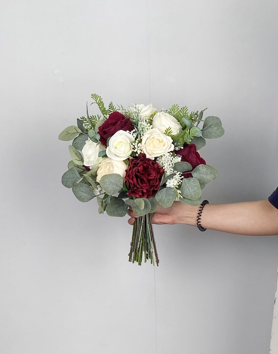 Bouquet Da Polso Sposa In Raso Borgogna – Fiore Con Rose E Perle – Damigella