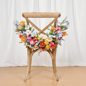 Butin de chaise de fleurs sauvages, décoration allée de mariage, décoration de chaise, fleurs d&#39;allée, fleurs de chaise de luxe, décoration de banc de mariage, fleurs sauvages