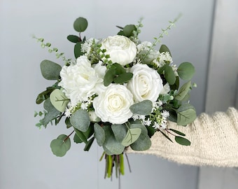 Bouquet de mariée blanc, bouquet de roses blanches de mariage, bouquet de fleurs bohème, design en roses, pivoines, renoncules, gypsophiles et eucalyptus